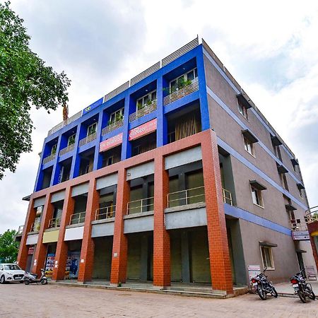Fabhotel Symphony Grand Ahmadabad Zewnętrze zdjęcie