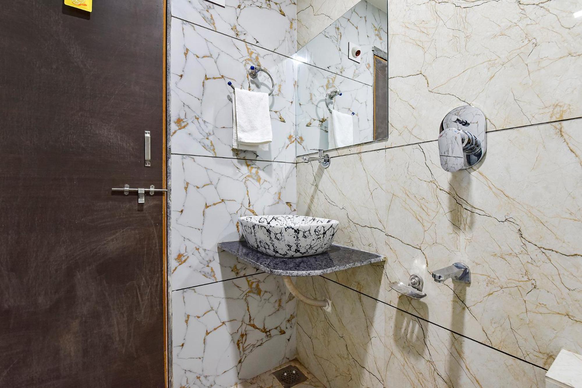 Fabhotel Symphony Grand Ahmadabad Zewnętrze zdjęcie