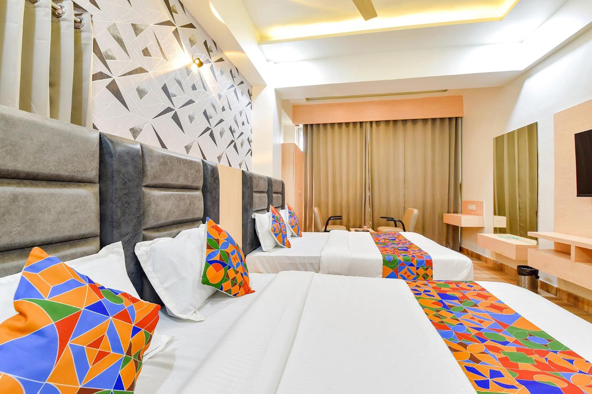 Fabhotel Symphony Grand Ahmadabad Zewnętrze zdjęcie
