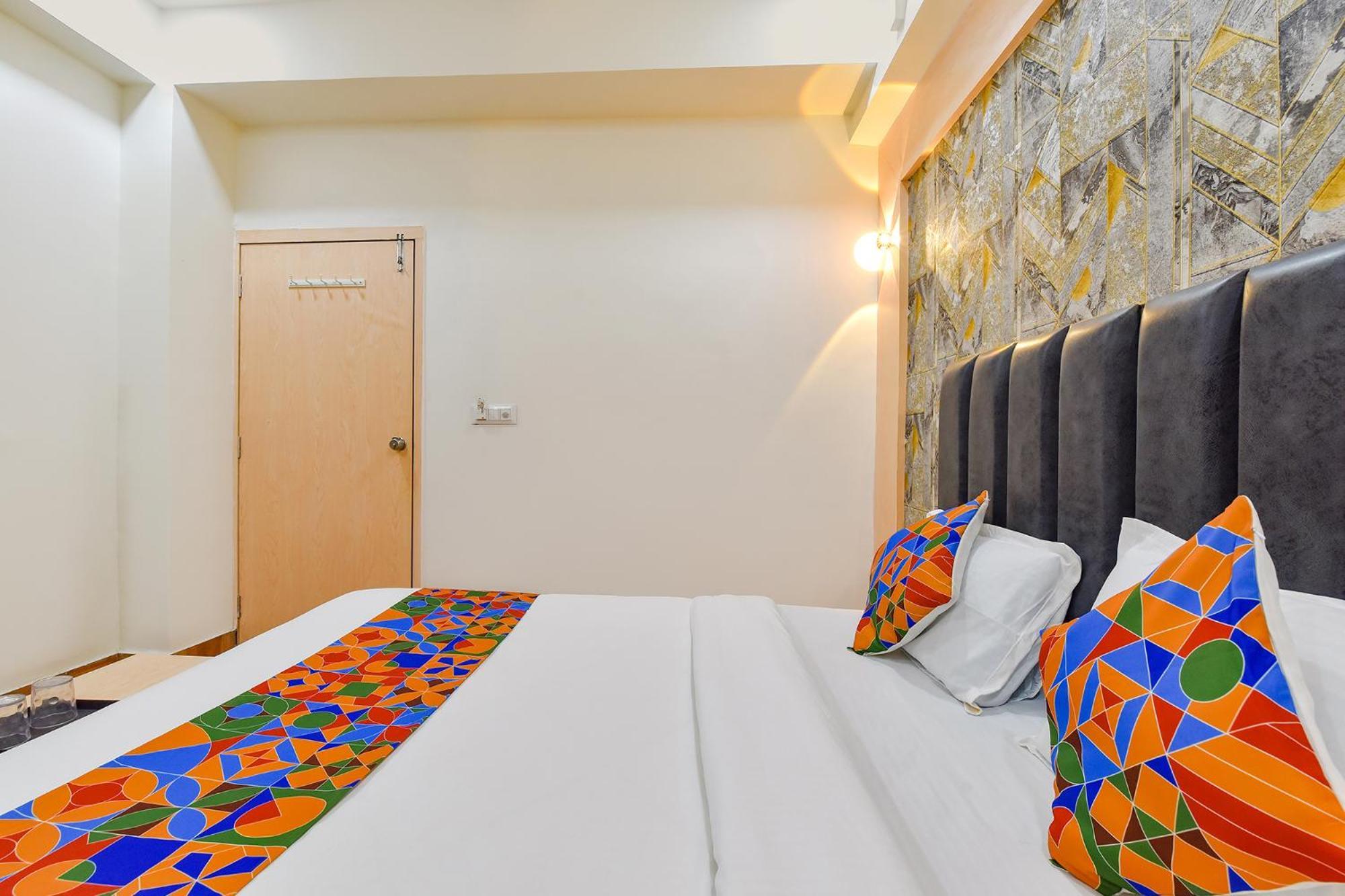 Fabhotel Symphony Grand Ahmadabad Zewnętrze zdjęcie